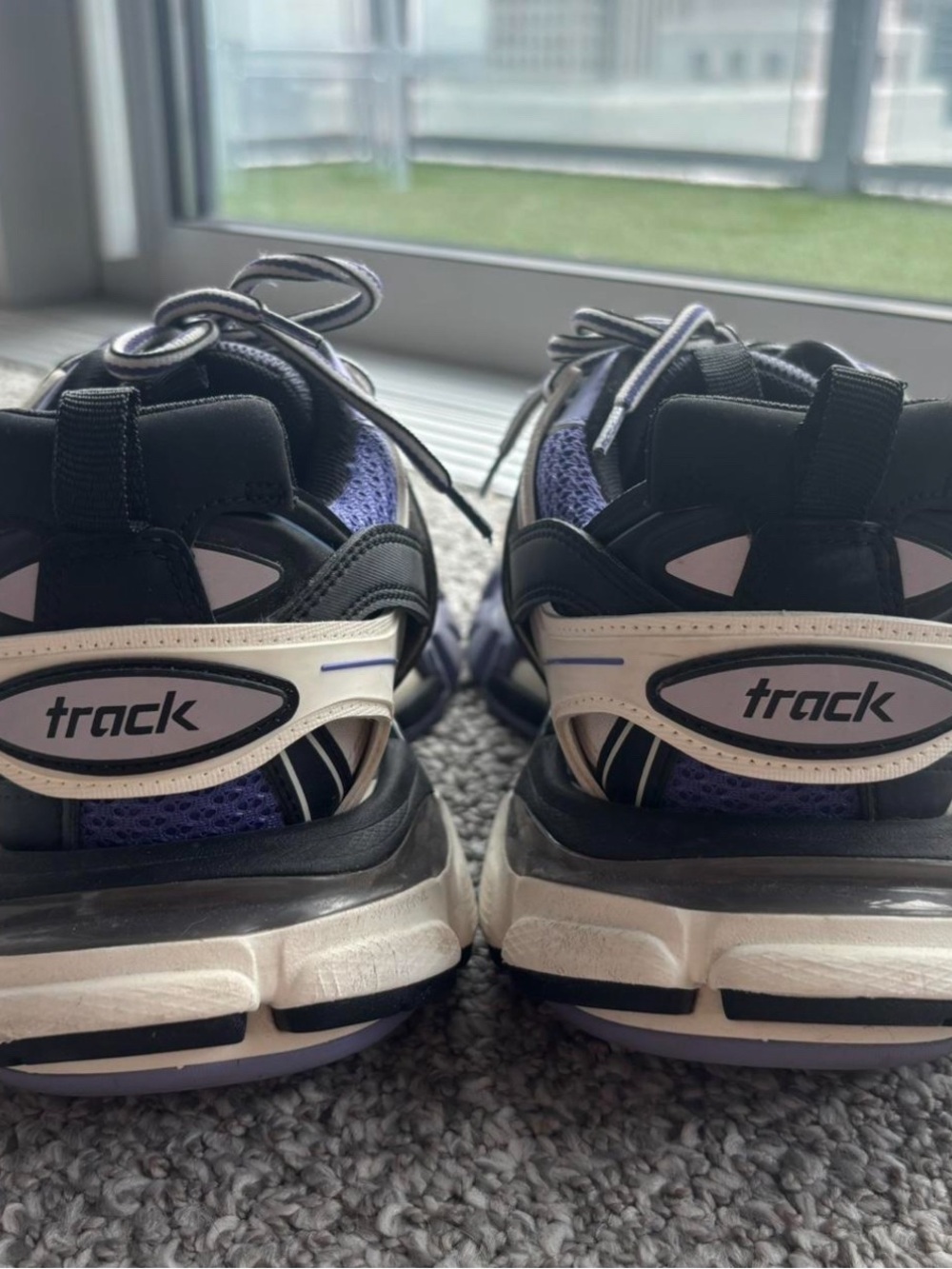 Balenciaga Black Interior Label Sneaker Detail - Picture 2 of 4